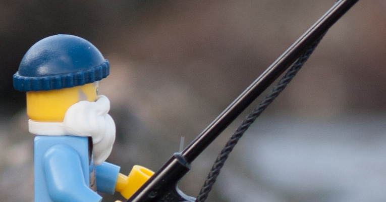 Lego Fischer an der Ostsee angelt einen Taucher - Vorschaubild